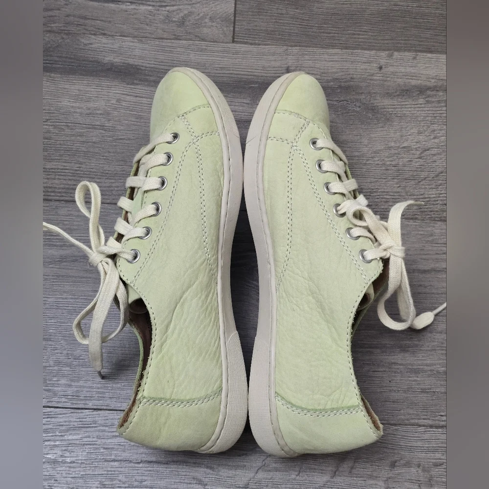 Born Sport Leather Sneakers Womens Size 8 Green Preppy Boho Boat Fall